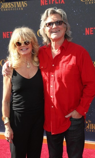 Goldie Hawn, 77, has undergone a radical transformation, adopting new facial expressions and a pouty appearance.