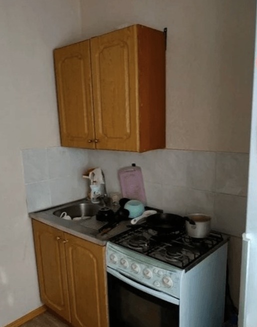 While his wife was at work the man spent 170 dollars and totally remade their miserable kitchen