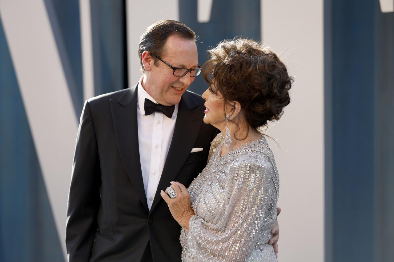 This Girl Slept in the Underground Yet Became a Famous Actress Who, at 90, Is Happy with Her Younger Husband