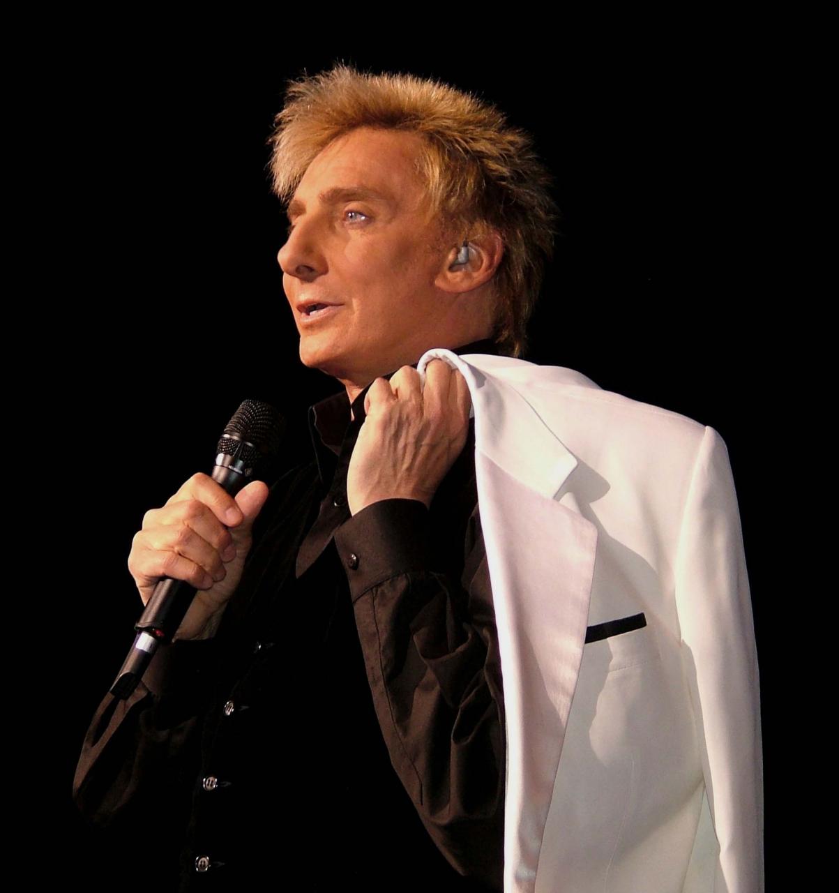 Barry Manilow came out as gay at age 73 – meet the man he’s been with for almost 40 years.